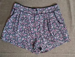 Short con florcitas