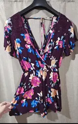 Mono bordo con flores