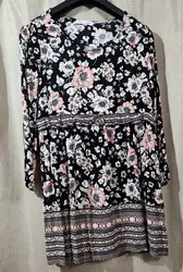 Vestido negro con flores