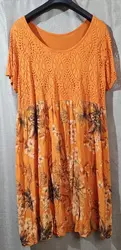 Vestido naranja con flores